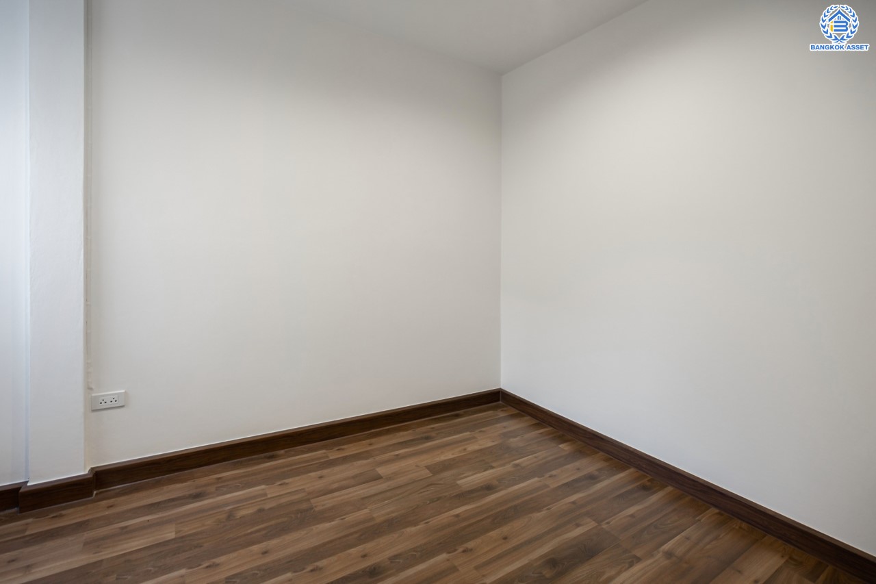 บ้านมือสองตกแต่งใหม่ ม.พิบูลย์การ์เด้นวิลล์ พิบูลย์สงคราม-พระราม5 เนื้อที่ 18 ตร.ว. ฟังก์ชัน 3 ห้องนอน 2 ห้องน้ำ จอดรถได้ 1 คัน บนสุดยอดทำเล! เชื่อมถนนพิบูลย์สงคราม, วงศ์สว่าง, นครอินทร์ และติวานนท์ ใกล้จุดขึ้นทางด่วนศรีรัช-วงแหวนรอบนอก ใกล้รถไฟฟ้า "สถานีแยกติวานนท์"...